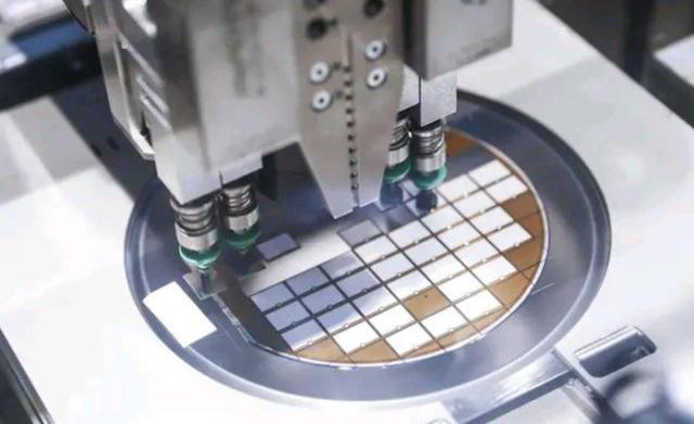 ADI如何逾越摩爾定律成為物理和數字之間的橋梁？